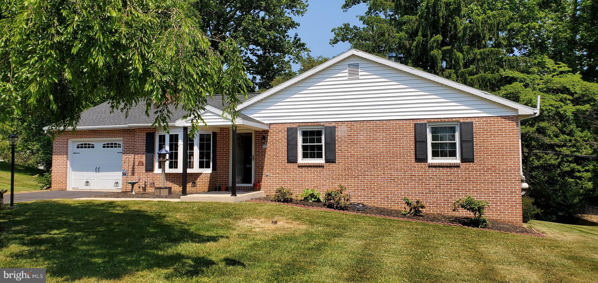 1505 Robin Road Coatesville, PA 19320 - Photo 1 of 31 Front view
