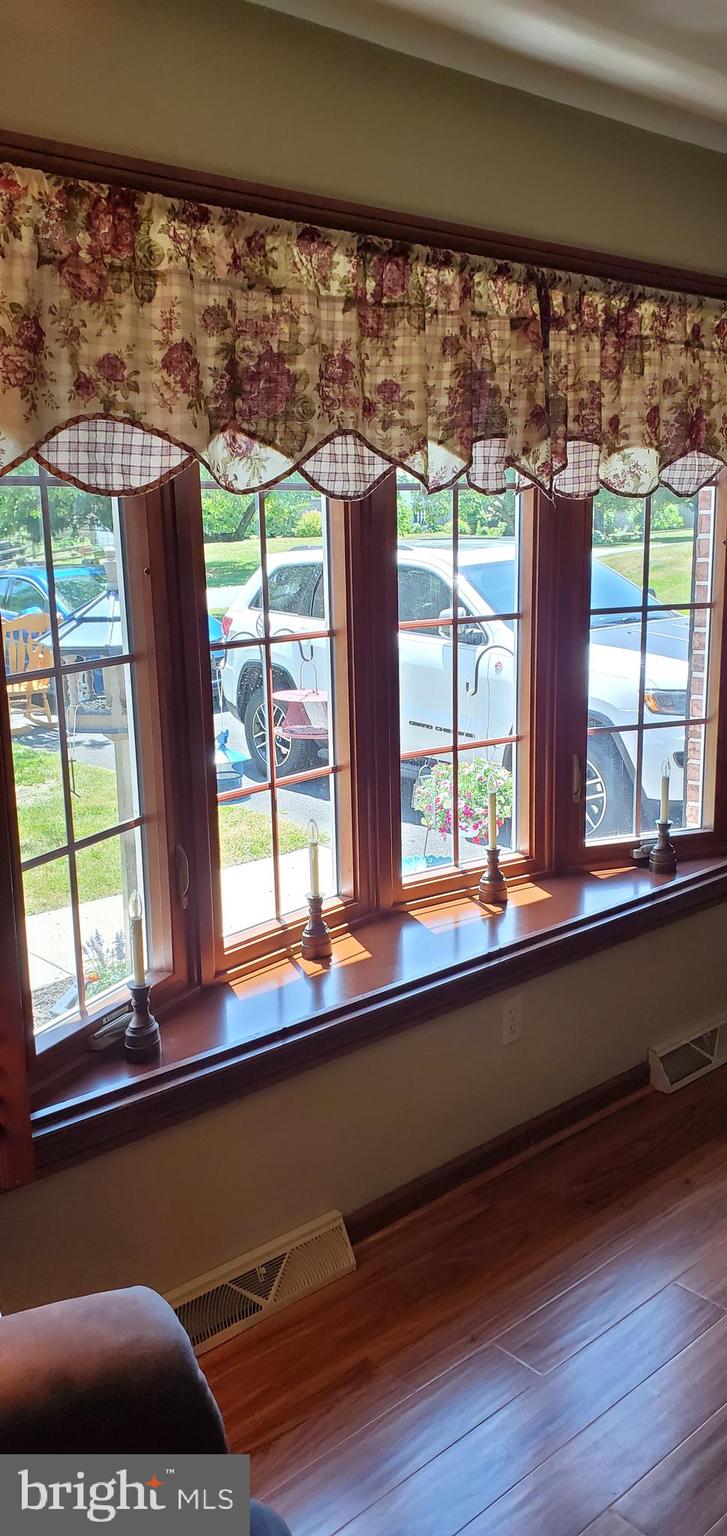 1505 Robin Road Coatesville, PA 19320 - Photo 30 of 31 LR Bow Window