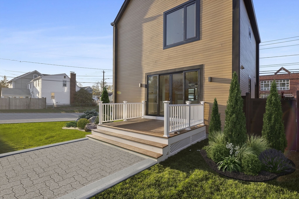 236 Lake Street Waltham, MA 02451 - Photo 3 of 36