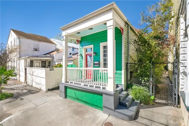 $2,400 | 1469 Annunciation Street, New Orleans, LA 70130
