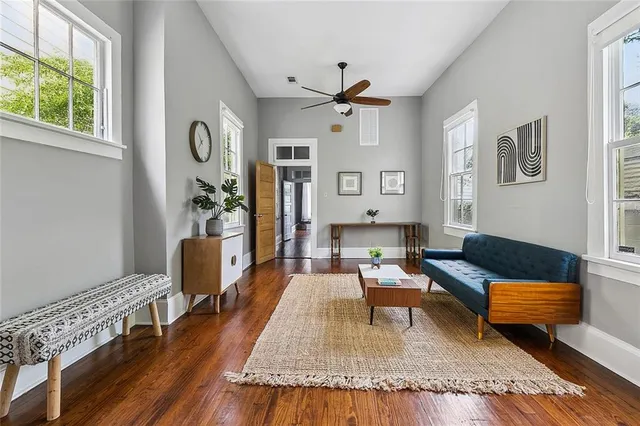 $2,400 | 1469 Annunciation Street, New Orleans, LA 70130