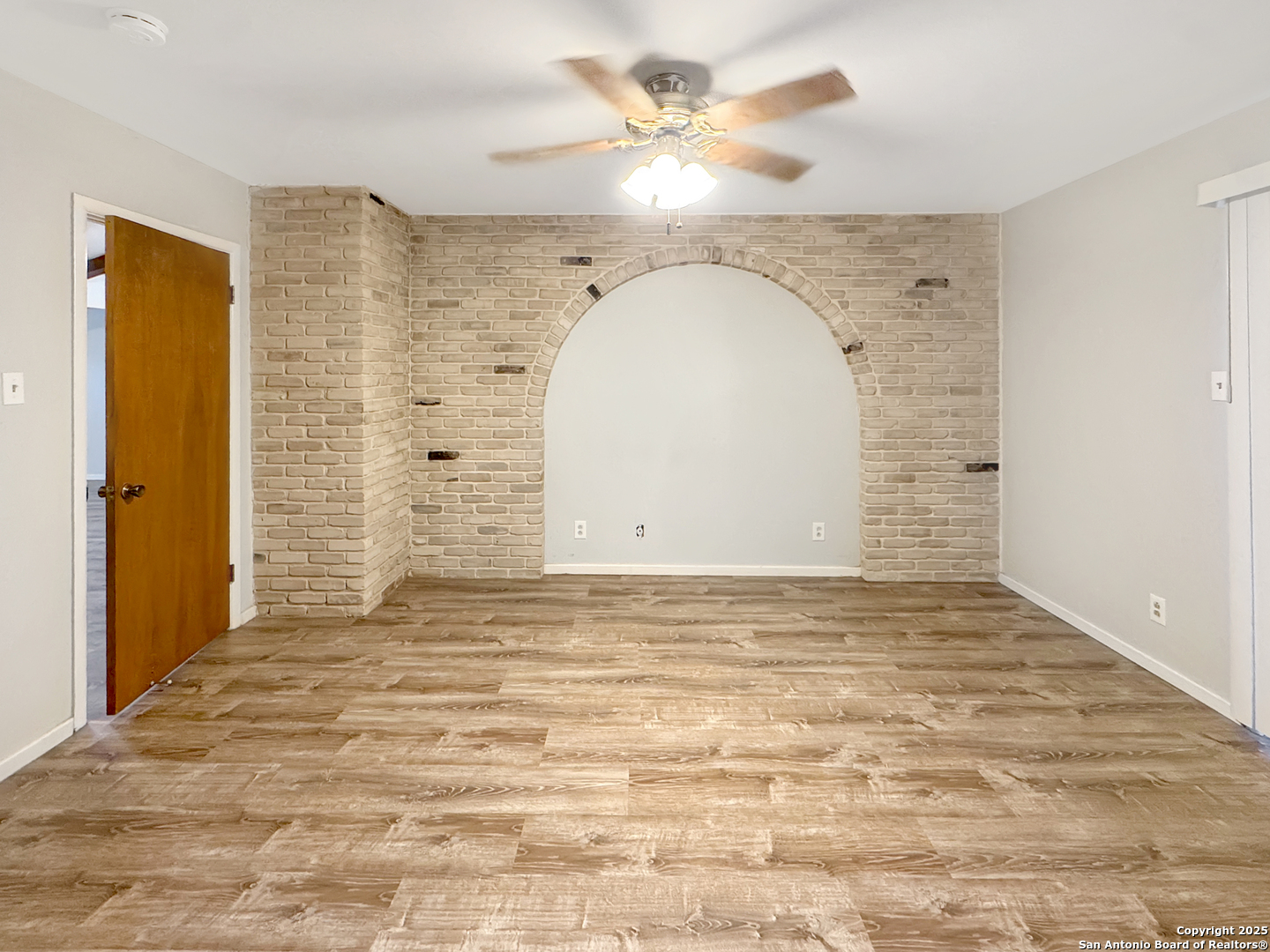10806 Mount Tipton San Antonio, TX 78213 - Photo 6 of 22 a view of a livingroom with a bathroom