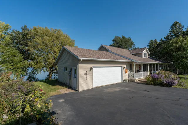 $729,900 | 26728 Sioux Trail, Madison Lake, MN 56063