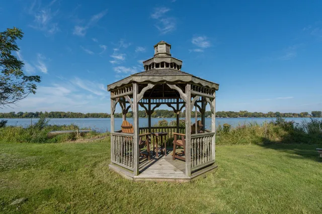 $729,900 | 26728 Sioux Trail, Madison Lake, MN 56063