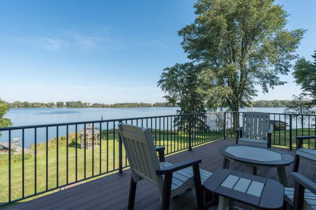 $729,900 | 26728 Sioux Trail, Madison Lake, MN 56063