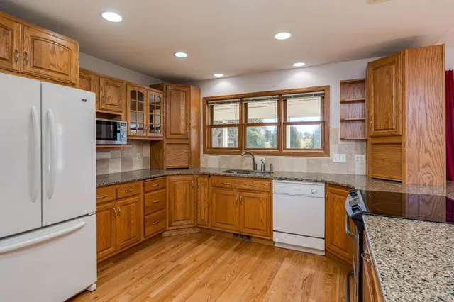 $729,900 | 26728 Sioux Trail, Madison Lake, MN 56063