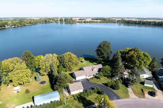 $729,900 | 26728 Sioux Trail, Madison Lake, MN 56063