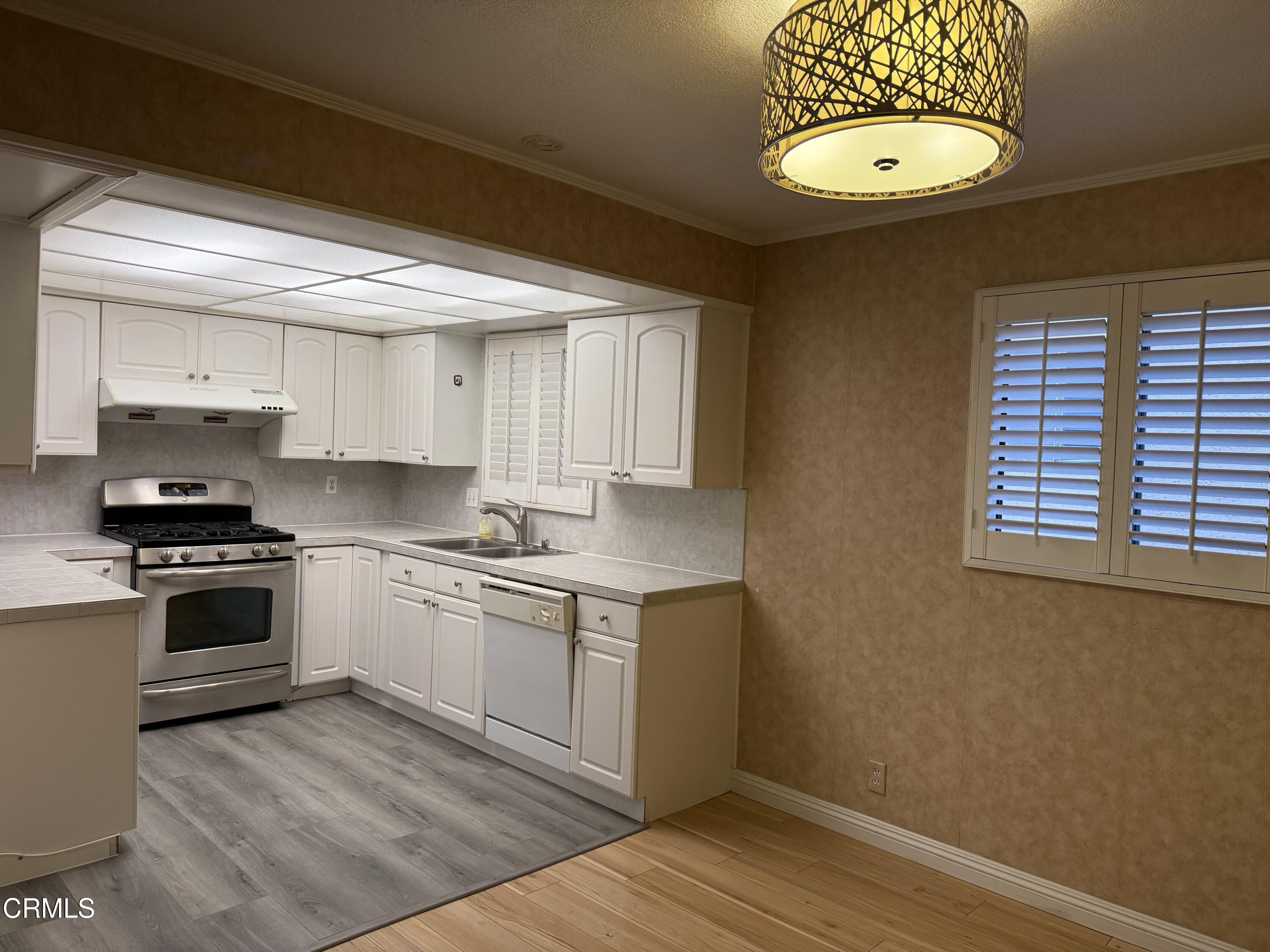 108 North Chapel Avenue, Unit 5 Alhambra, CA 91801 - Photo 9 of 30 a kitchen with a stove cabinets and a window