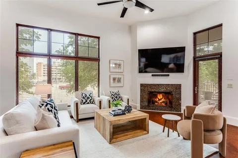 $649,000 | 601 East 1st Street, Unit 220, Fort Worth, TX 76102
