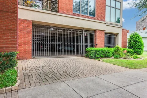 $649,000 | 601 East 1st Street, Unit 220, Fort Worth, TX 76102