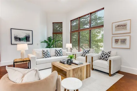 $649,000 | 601 East 1st Street, Unit 220, Fort Worth, TX 76102