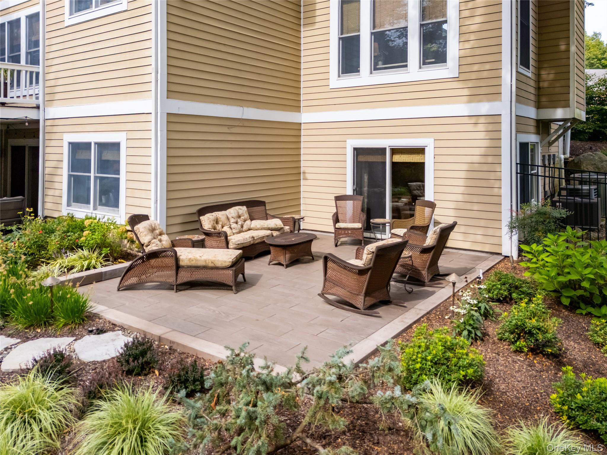 6 Gooler Court Stony Point, NY 10980 - Photo 45 of 50 View of patio / terrace featuring outdoor lounge area