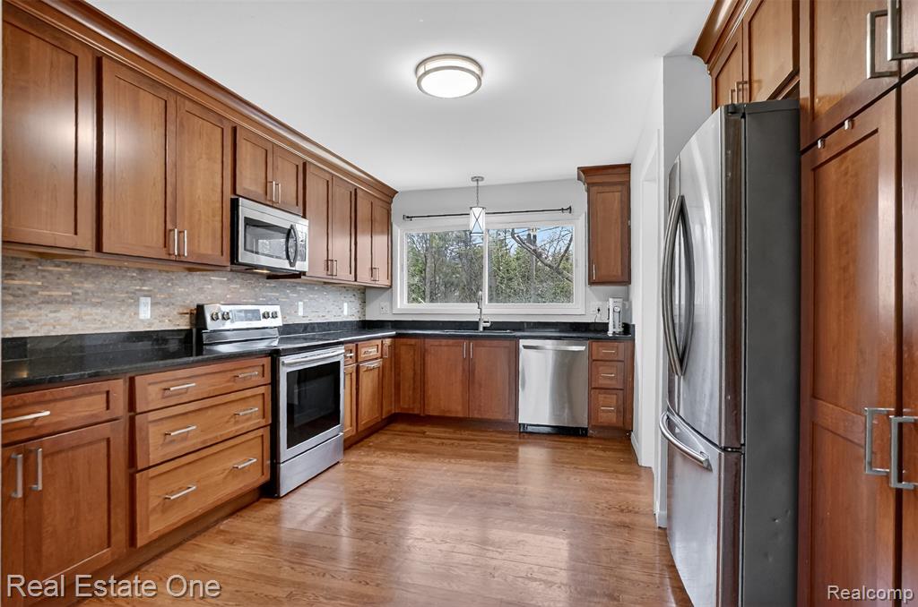 28491 Bayberry Road Farmington Hills, MI 48331 - Photo 10 of 37
