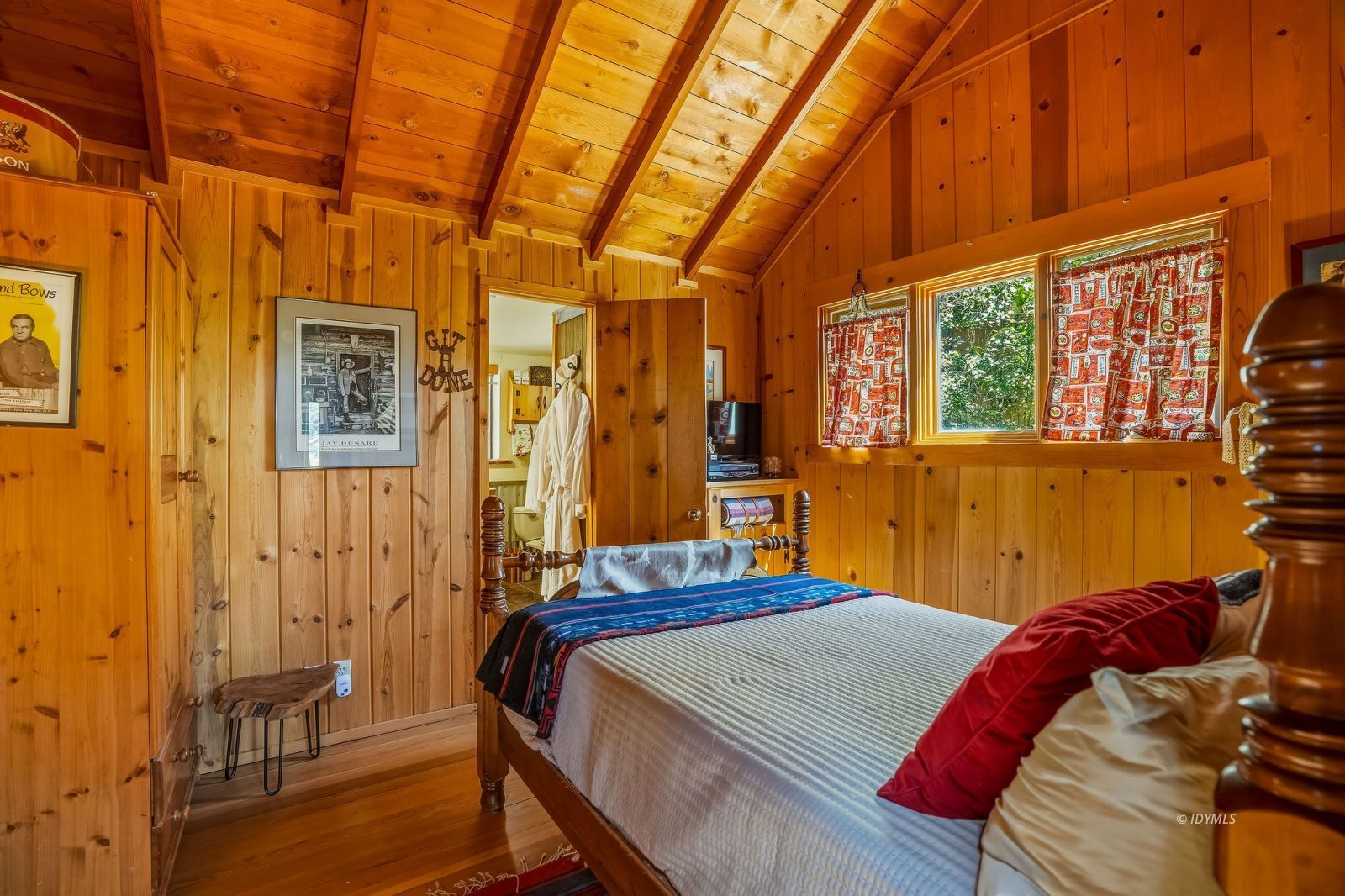 24945 Marion Ridge Drive Idyllwild, CA 92549 - Photo 24 of 53 Rodeo Room (Diff angle)