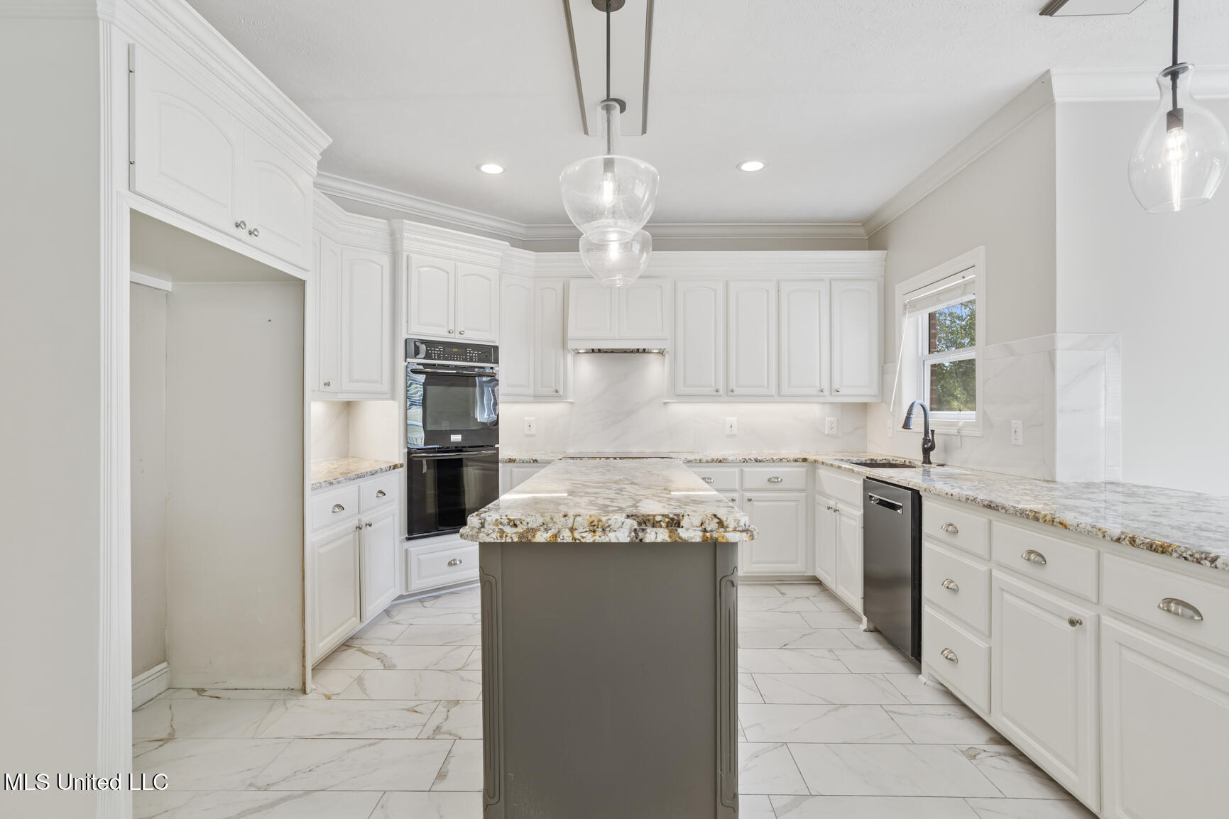 139 Sunflower Road Madison, MS 39110 - Photo 3 of 47 139 Sunflower-12