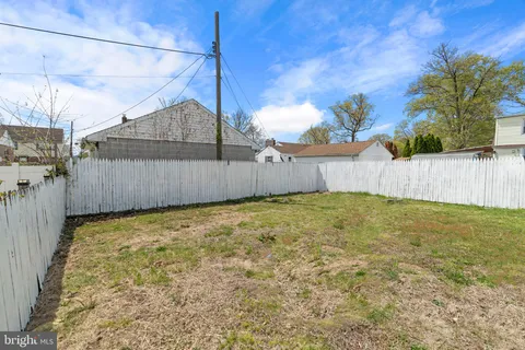 $295,000 | 423 Sycamore Avenue, Folsom, PA 19033