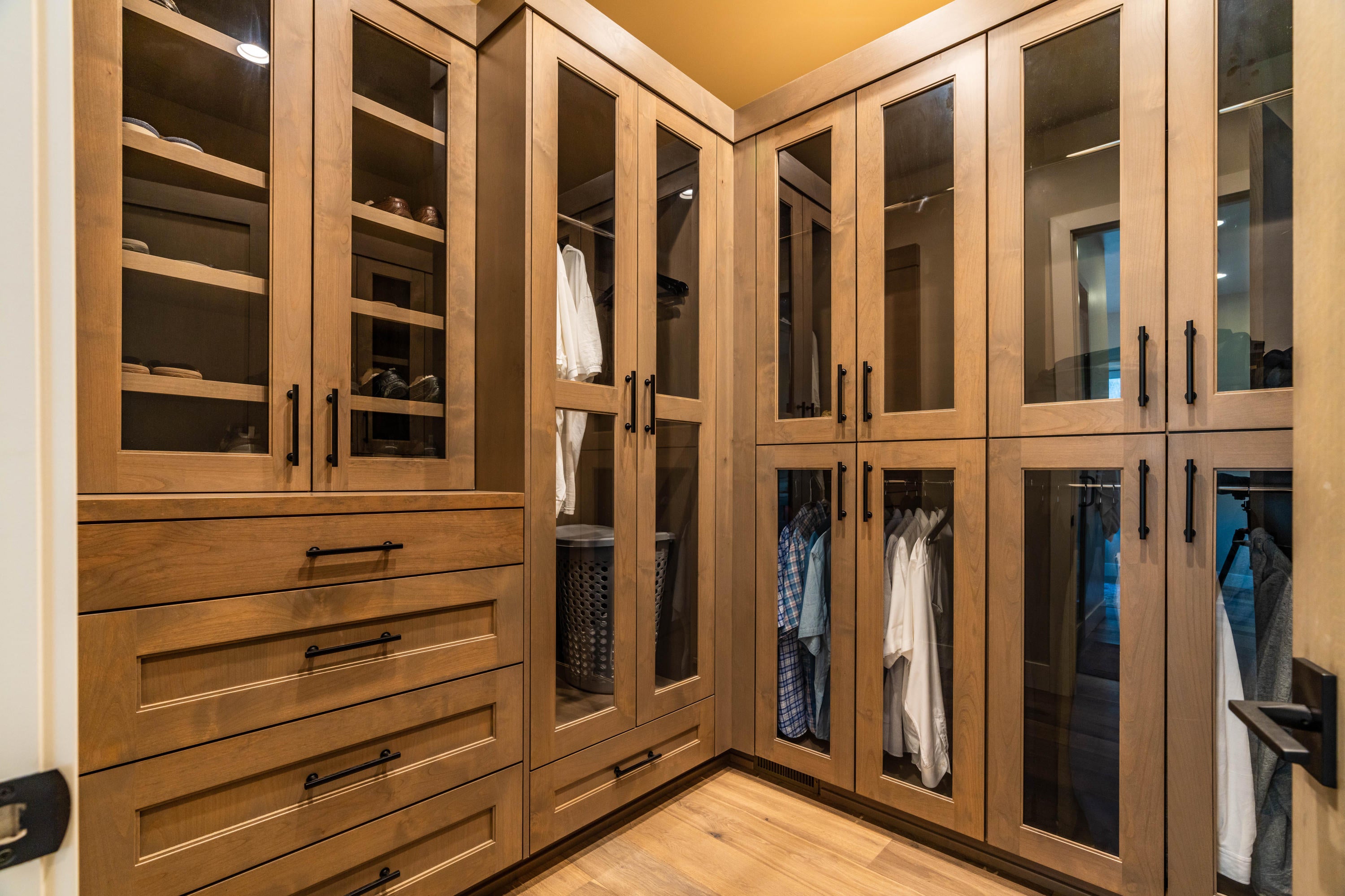 20034 Tumalo Road Bend, OR 97703 - Photo 15 of 36 Master Closet