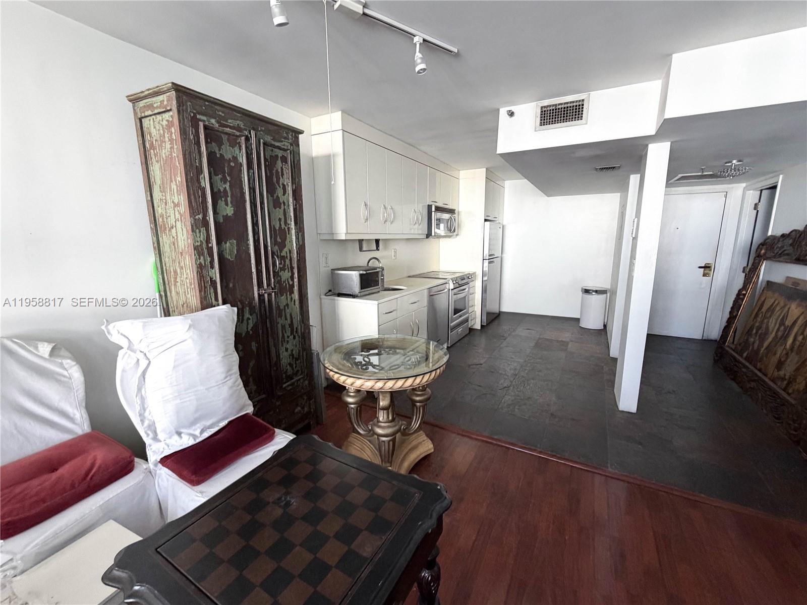 555 Northeast 15th Street, Unit PHF Miami, FL 33132 - Photo 5 of 17 a living room with furniture and a rug