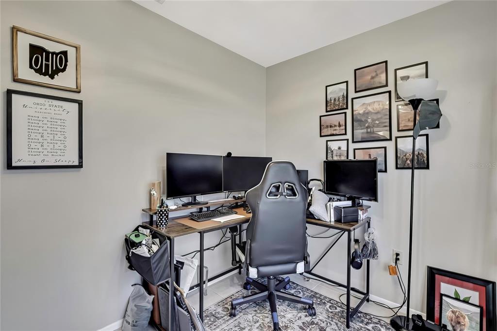 368 Portland Avenue Spring Hill, FL 34606 - Photo 27 of 38 a workspace with furniture and painting on the wall