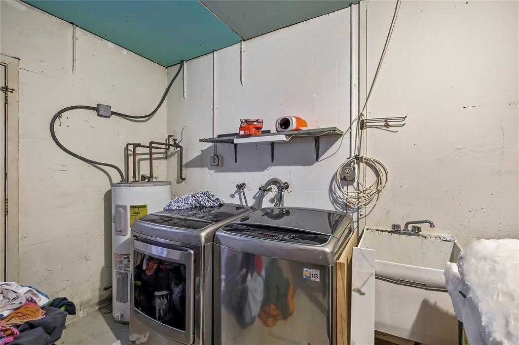 368 Portland Avenue Spring Hill, FL 34606 - Photo 37 of 38 a utility room with dryer and washer