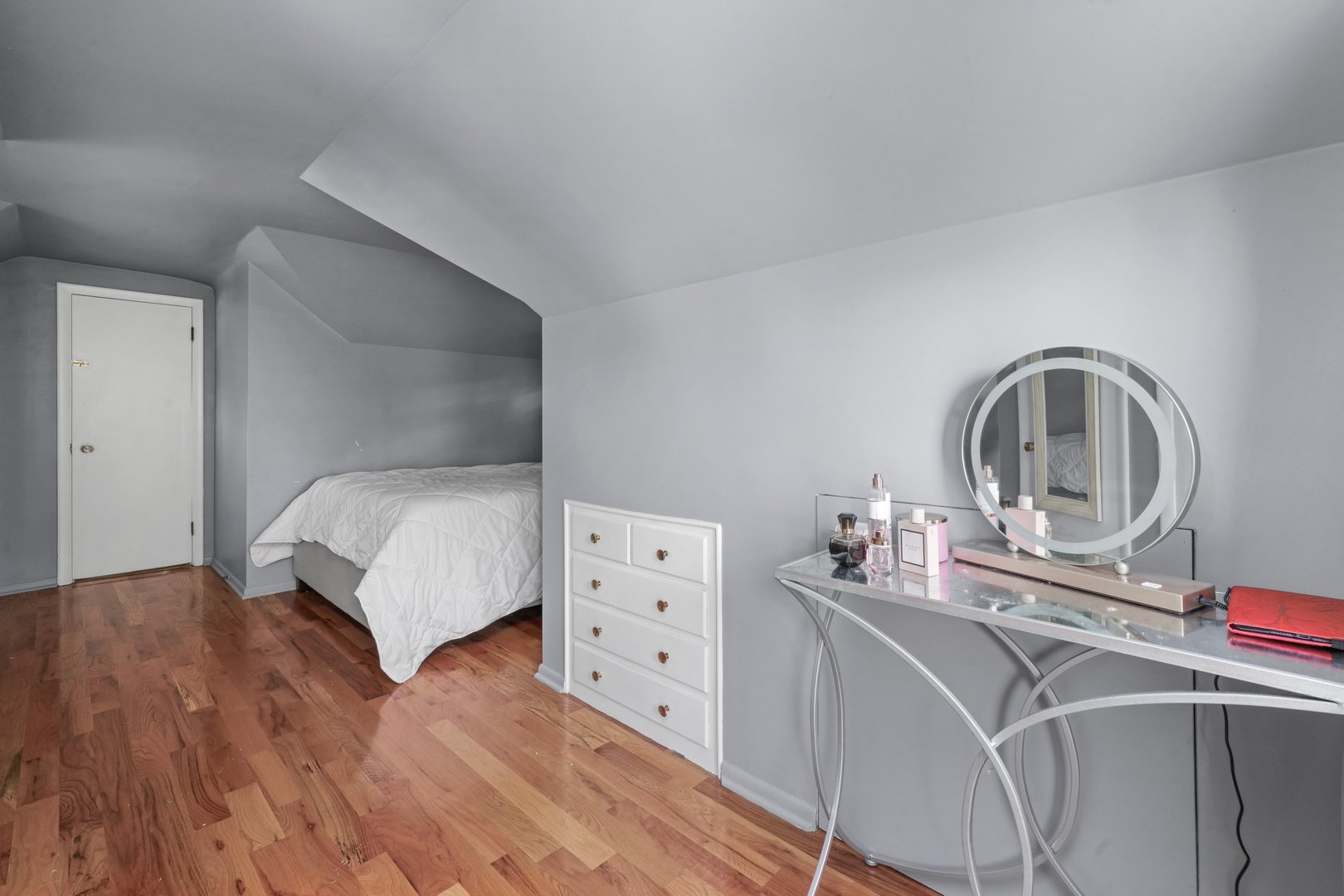 5648 Hawthorne Avenue Berkeley, IL 60163 - Photo 17 of 25 a bedroom with a bed and a dresser