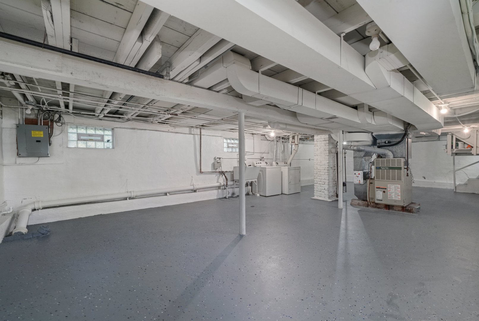5648 Hawthorne Avenue Berkeley, IL 60163 - Photo 21 of 25 a view of a garage room