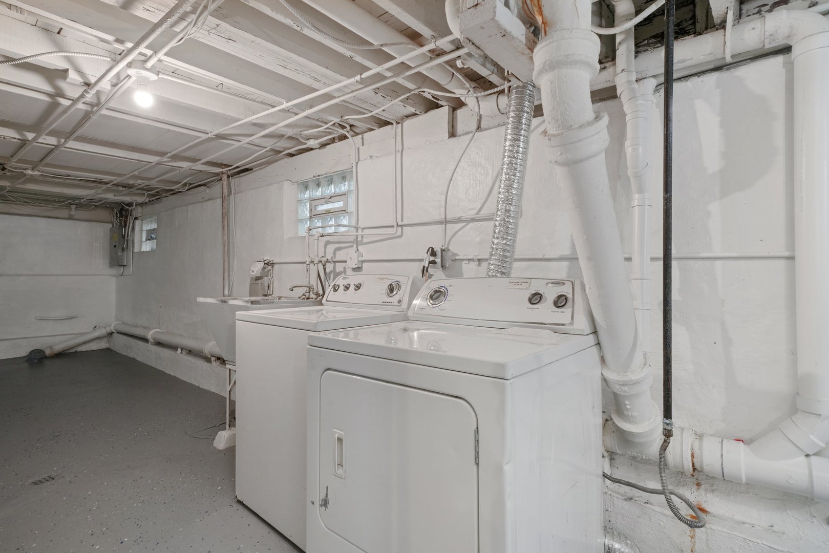 5648 Hawthorne Avenue Berkeley, IL 60163 - Photo 22 of 25 a utility room with dryer and washer