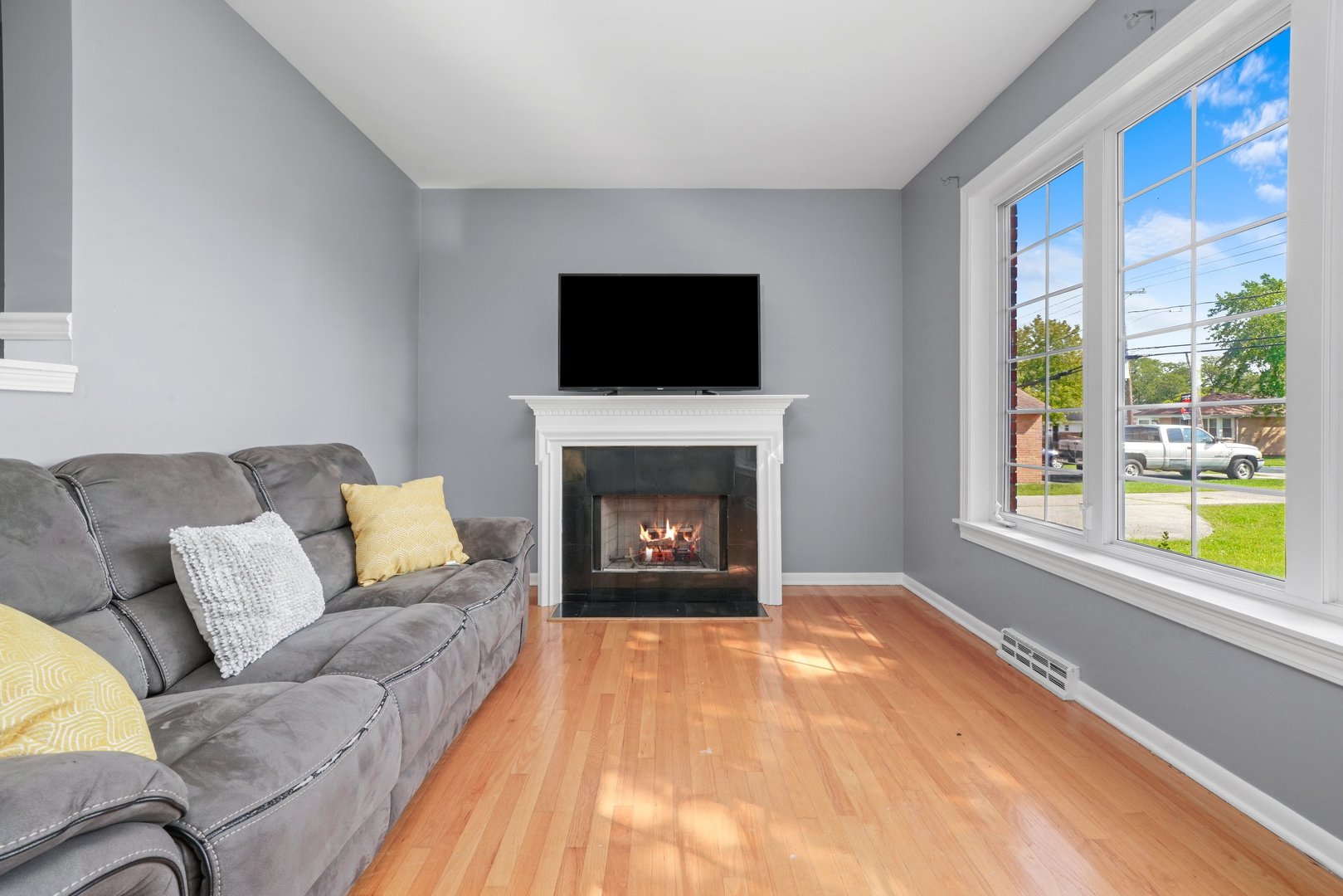 5648 Hawthorne Avenue Berkeley, IL 60163 - Photo 5 of 25 a living room with furniture and a fireplace