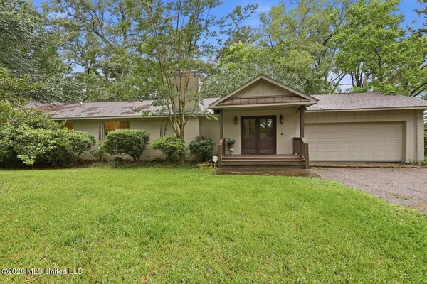 $440,000 | 137 Lakeview Drive, Madison, MS 39110