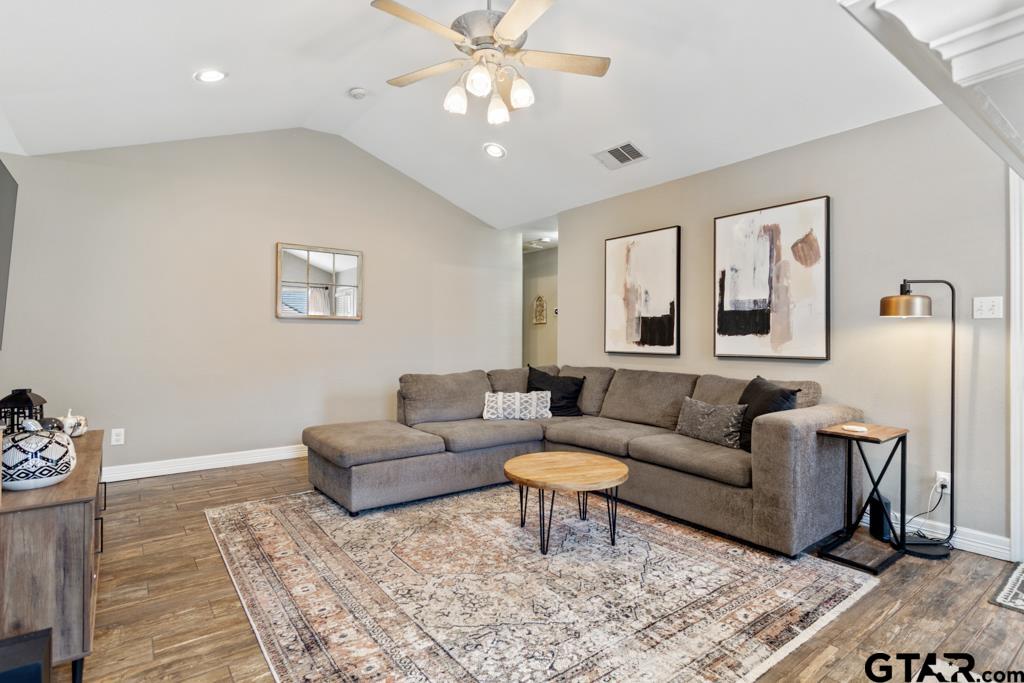 600 Frederick Circle Flint, TX 75762 - Photo 11 of 32 a living room with furniture and a rug