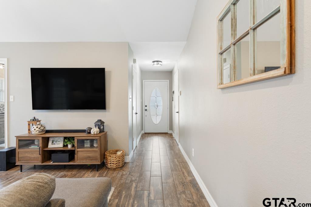 600 Frederick Circle Flint, TX 75762 - Photo 12 of 32 a view of a livingroom with furniture and a flat screen tv