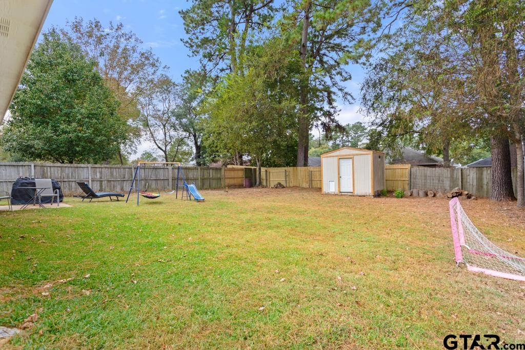 600 Frederick Circle Flint, TX 75762 - Photo 31 of 32 a house with swimming pool in front of it