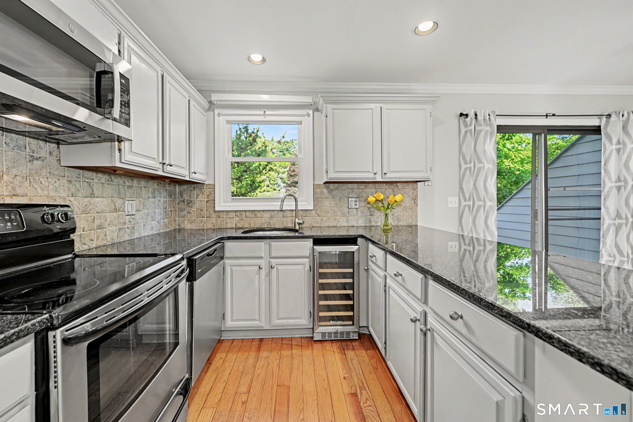 61 Fawn Ridge Lane, Unit 61 Wilton, CT 06897 - Photo 4 of 33