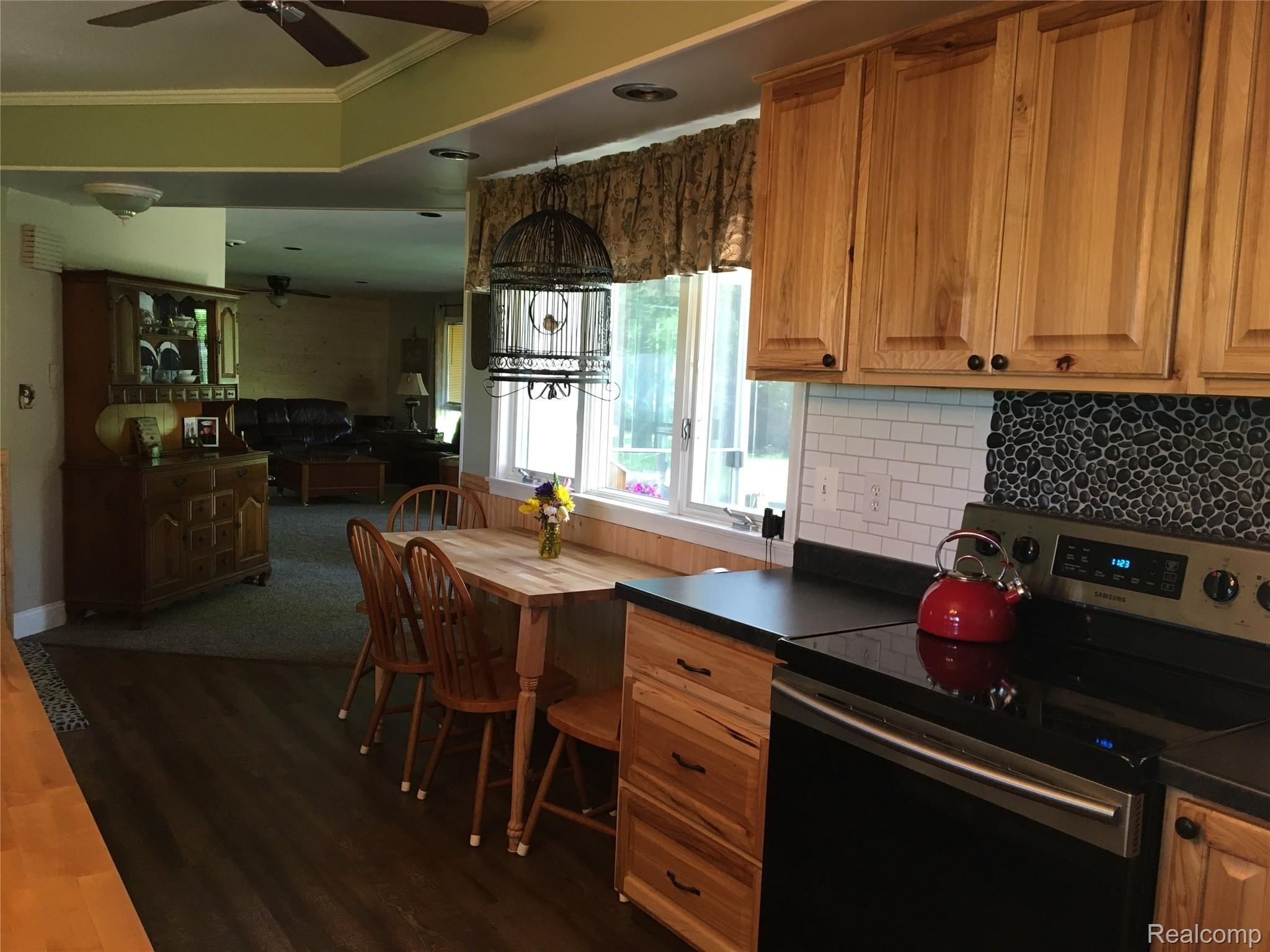370 Wales Center Road Columbus, MI 48063 - Photo 5 of 40 D04BA809-7FC1-4747-A969-648D0A1418CE.jpeg