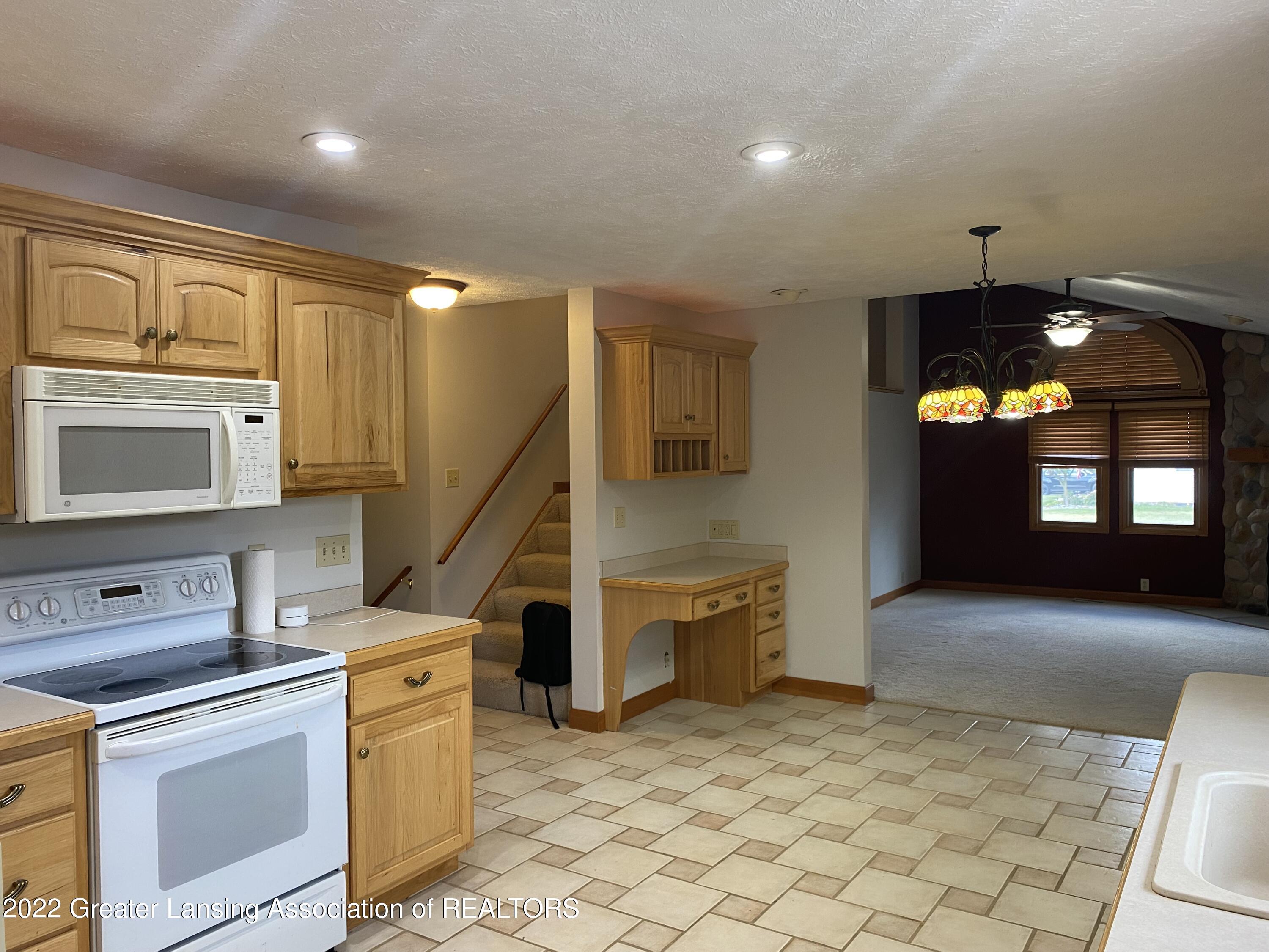 9136 Coleman Road Haslett, MI 48840 - Photo 10 of 34 Kitchen