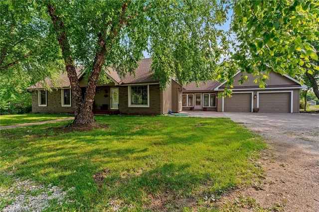 $749,000 | 6178 South E Tri County Line Road, Lawson, MO 64062