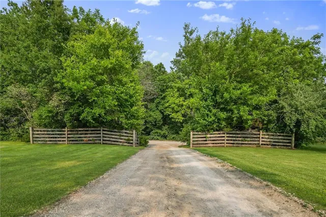 $749,000 | 6178 South E Tri County Line Road, Lawson, MO 64062