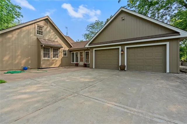 $749,000 | 6178 South E Tri County Line Road, Lawson, MO 64062