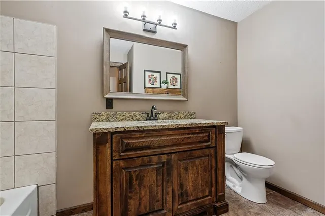 $749,000 | 6178 South E Tri County Line Road, Lawson, MO 64062