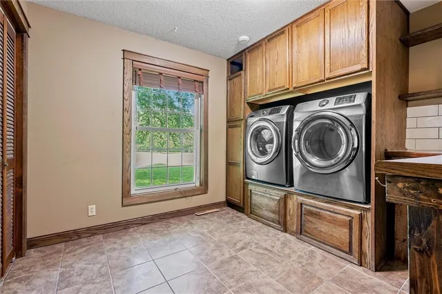 $749,000 | 6178 South E Tri County Line Road, Lawson, MO 64062