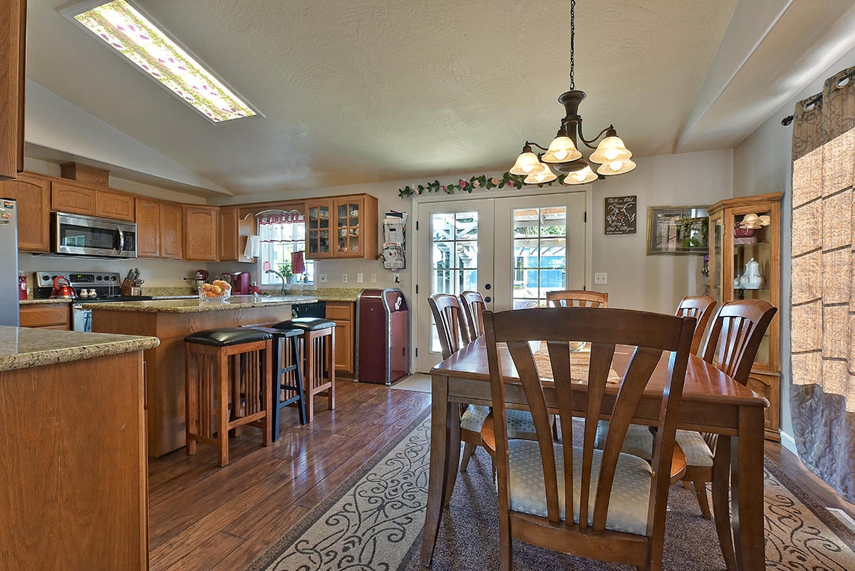 2812 Table Rock Road Medford, OR 97501 - Photo 16 of 24 13