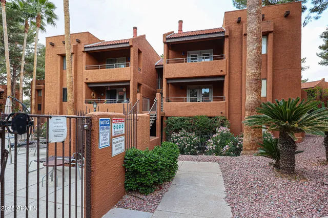 $2,195 | 4704 East Paradise Village Parkway North, Unit 144, Phoenix, AZ 85032