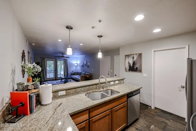 $2,195 | 4704 East Paradise Village Parkway North, Unit 144, Phoenix, AZ 85032