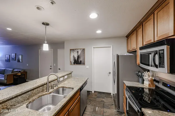 $2,195 | 4704 East Paradise Village Parkway North, Unit 144, Phoenix, AZ 85032