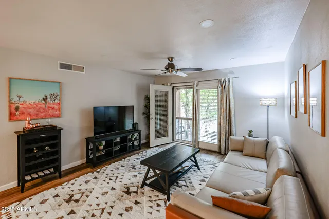 $2,195 | 4704 East Paradise Village Parkway North, Unit 144, Phoenix, AZ 85032
