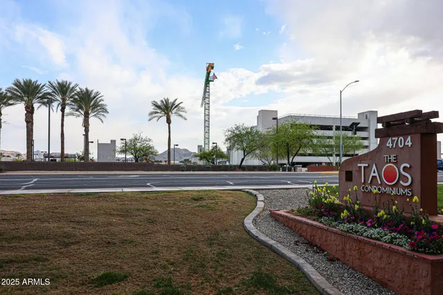 $2,195 | 4704 East Paradise Village Parkway North, Unit 144, Phoenix, AZ 85032