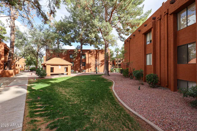 $2,195 | 4704 East Paradise Village Parkway North, Unit 144, Phoenix, AZ 85032