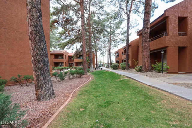 $2,195 | 4704 East Paradise Village Parkway North, Unit 144, Phoenix, AZ 85032