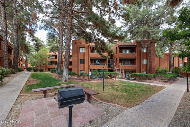 $2,195 | 4704 East Paradise Village Parkway North, Unit 144, Phoenix, AZ 85032