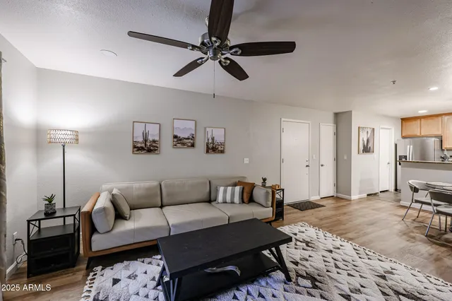 $2,195 | 4704 East Paradise Village Parkway North, Unit 144, Phoenix, AZ 85032